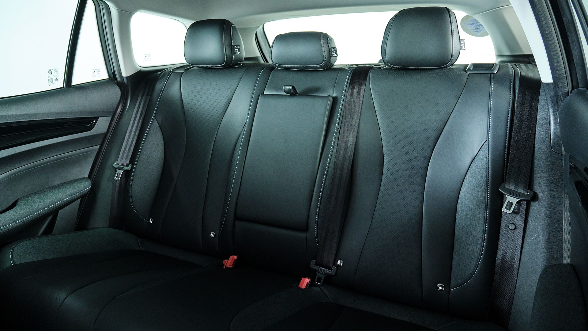 5 TROPHY - EV Trophy Long Range seats copy.jpg
