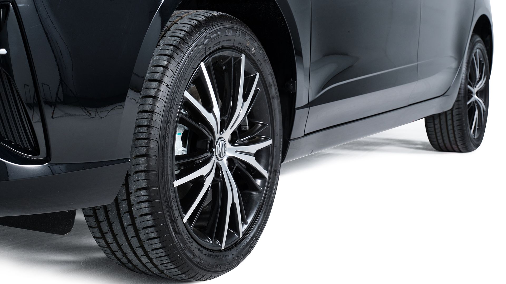 5 TROPHY - EV Trophy Long Range tyres copy.jpg