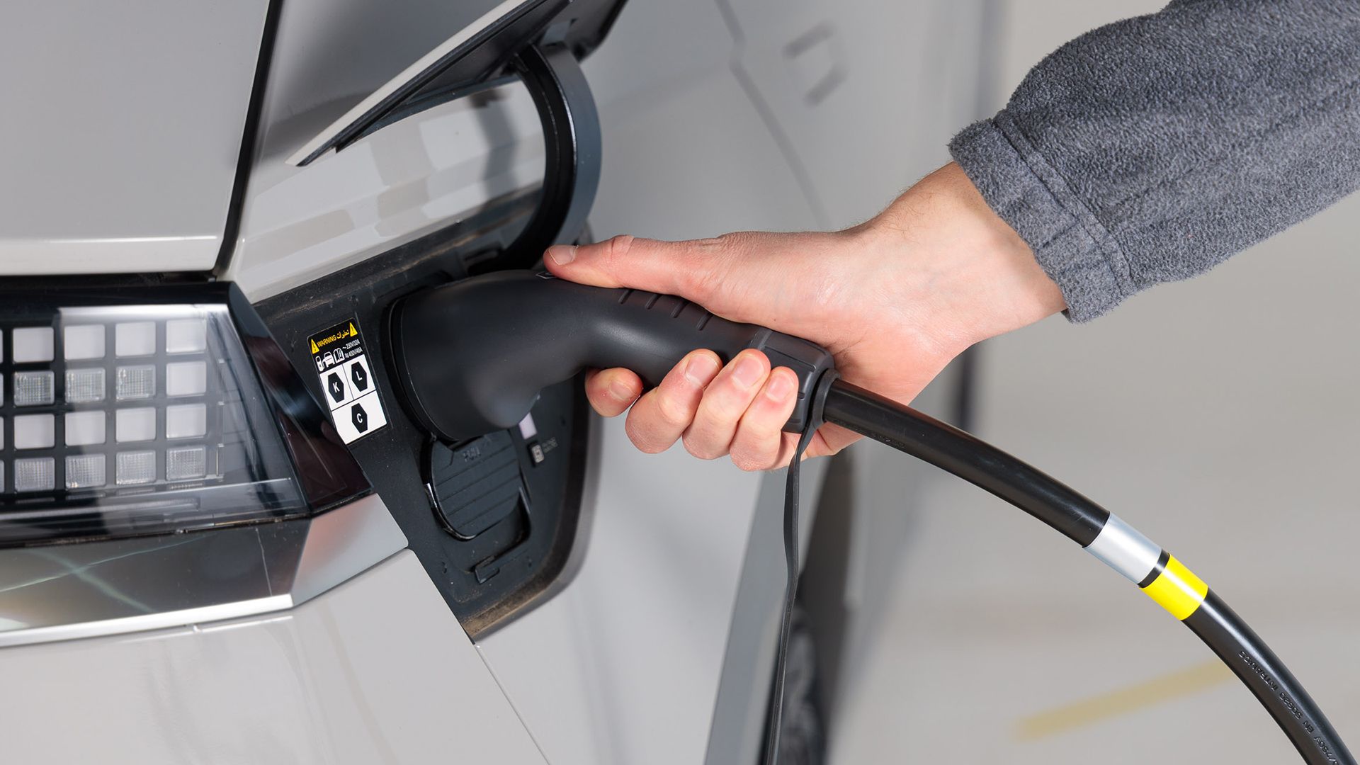 IONIQ 5 PREMIUM EV - Hyundai Ioniq 5 charging cyber grey.jpg