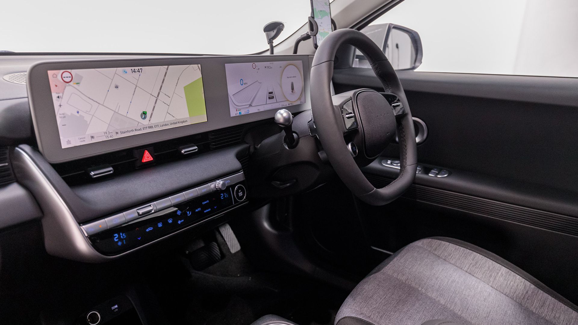 IONIQ 5 PREMIUM EV - Hyundai Ioniq 5 interior cyber grey.jpg