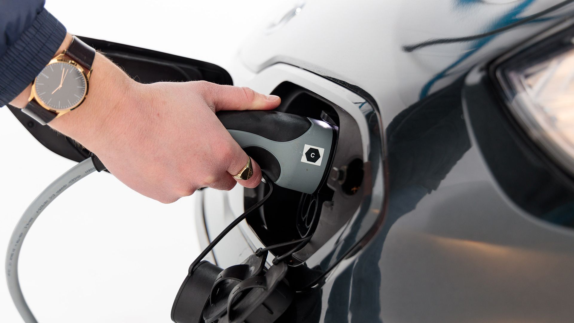 NIRO - Kia e niro charging grey.jpg