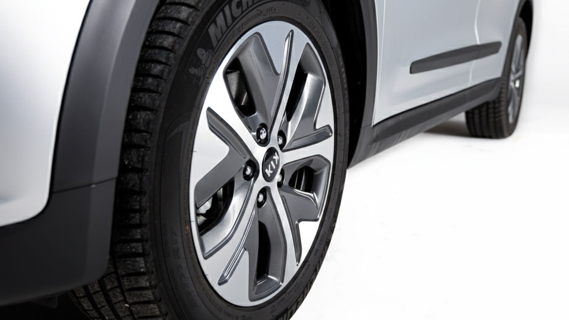 NIRO - Kia e niro tyres grey copy.jpg