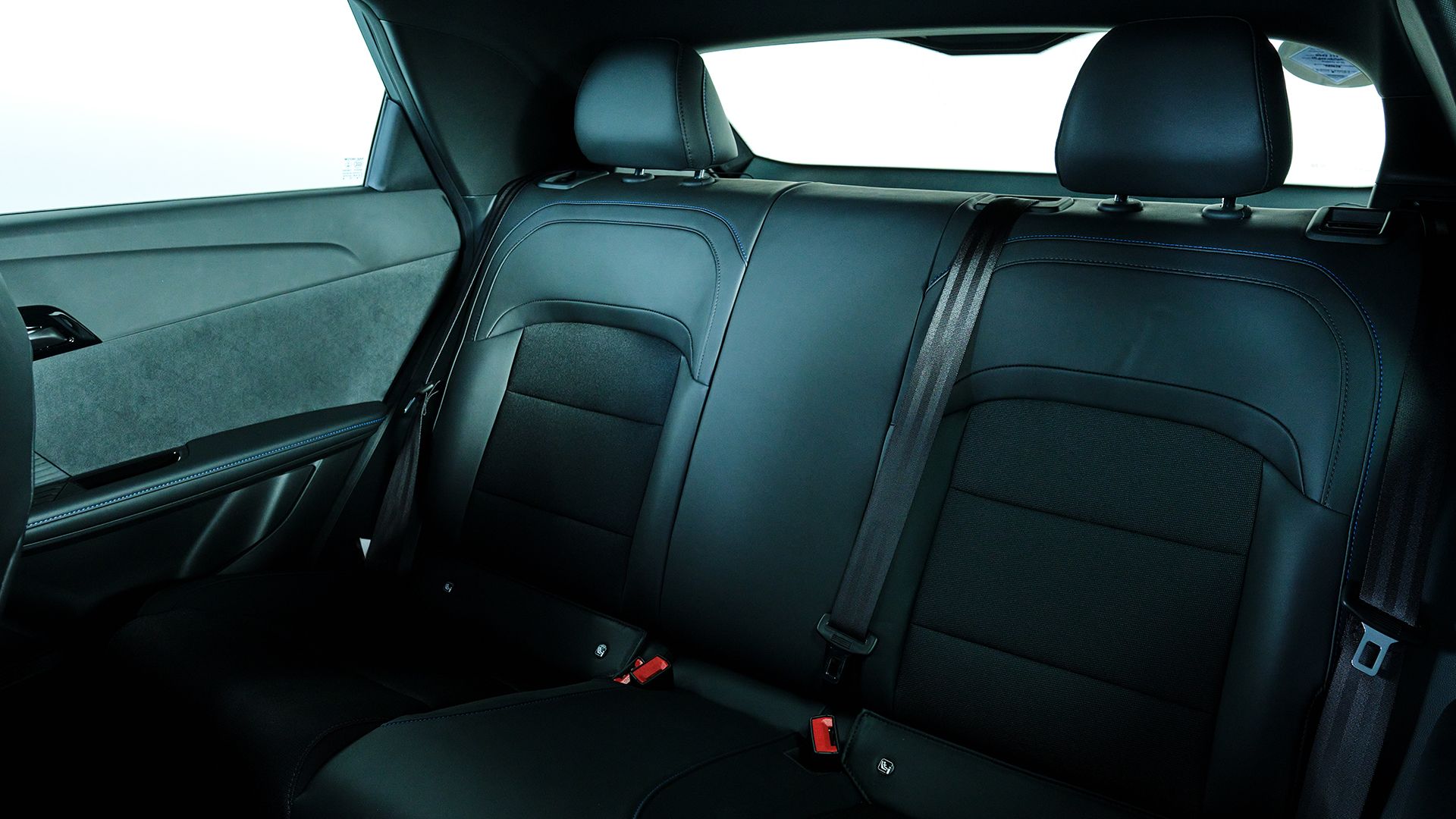 4 TROPHY - MG4 Trophy Long Range seats copy.jpg