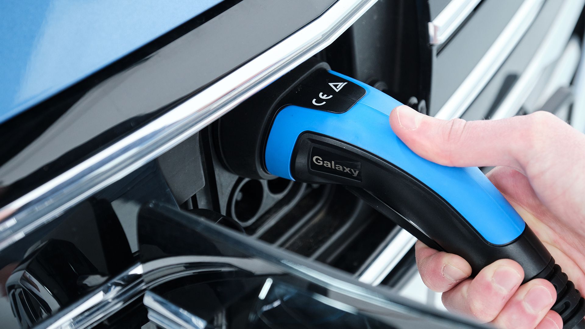 5 EXCLUSIVE - MG5 EV Long Range Exclusive charging copy.jpg