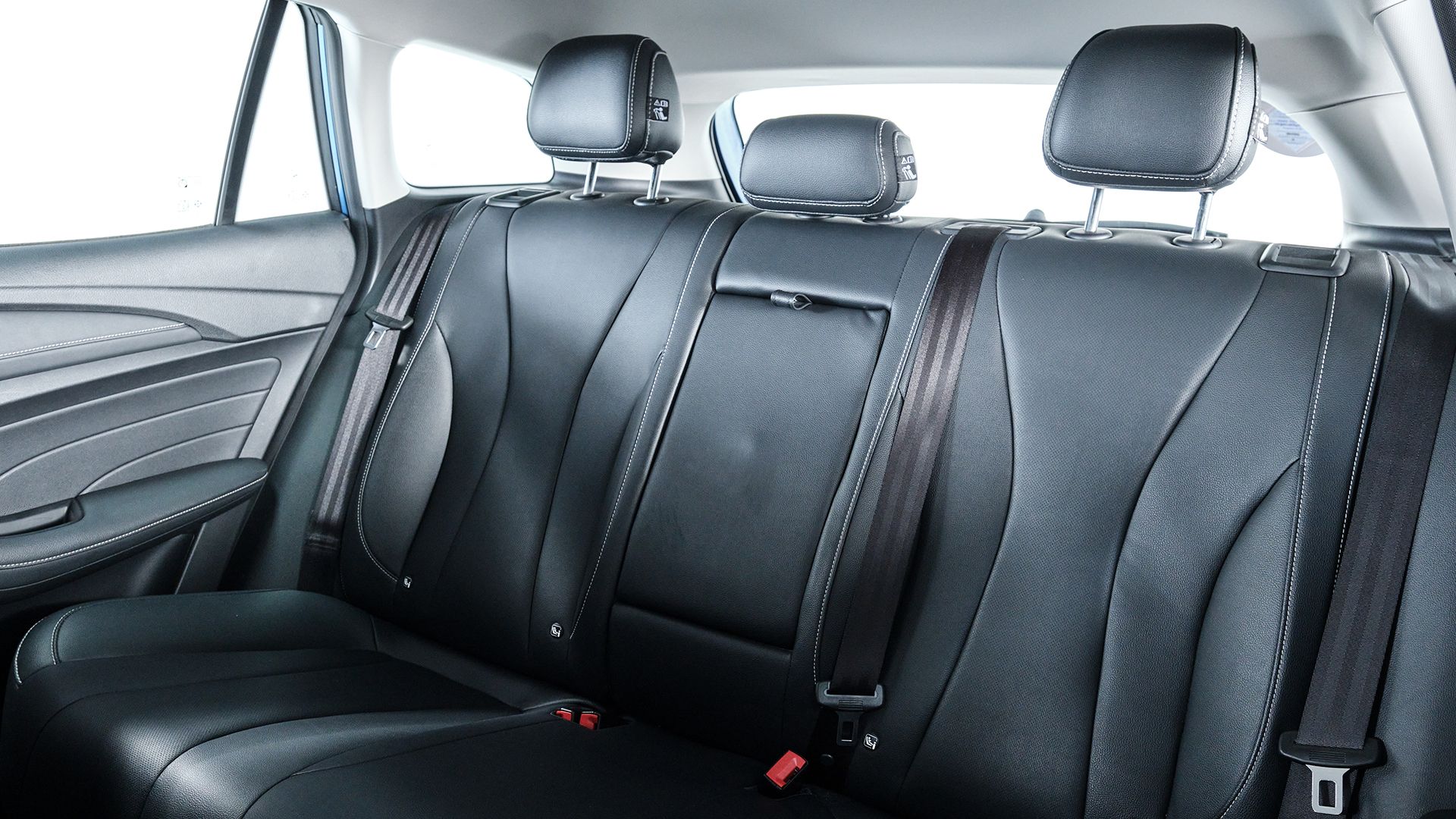 5 EXCLUSIVE - MG5 EV Long Range Exclusive seats copy.jpg