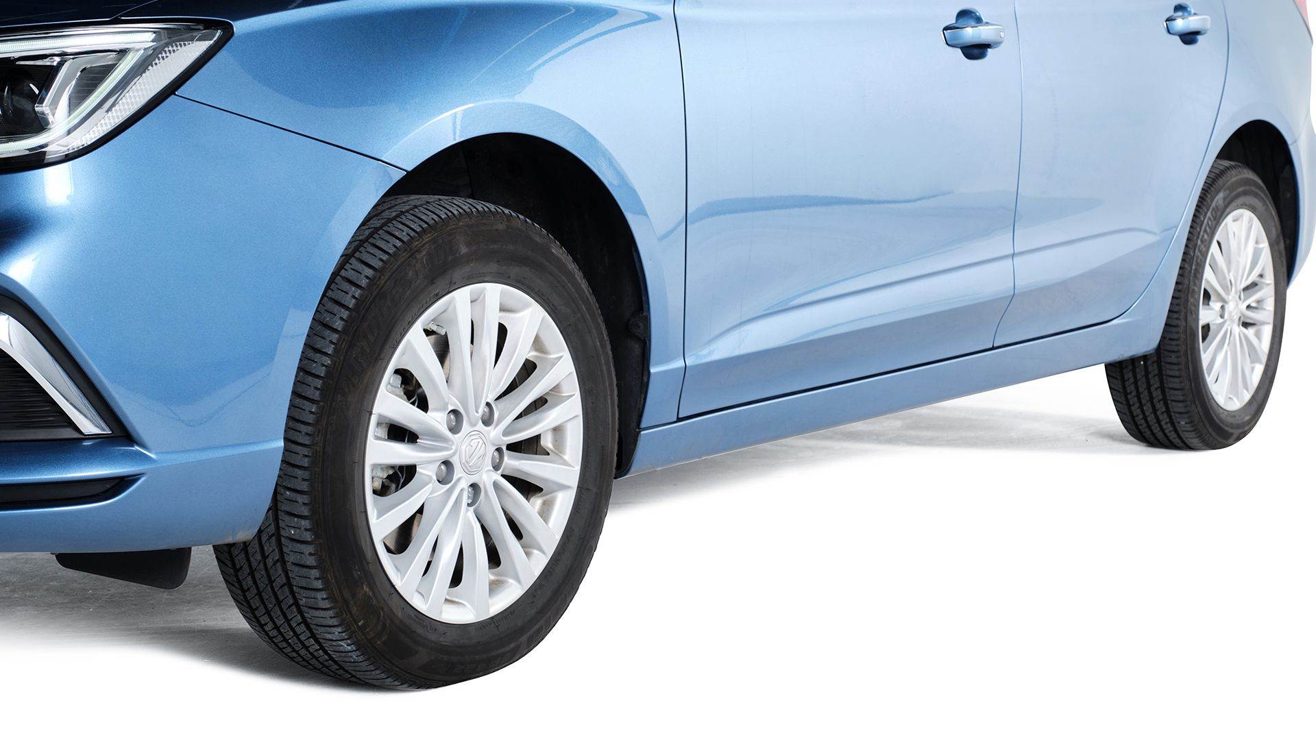 5 EXCLUSIVE - MG5 EV Long Range Exclusive tyres copy.jpg