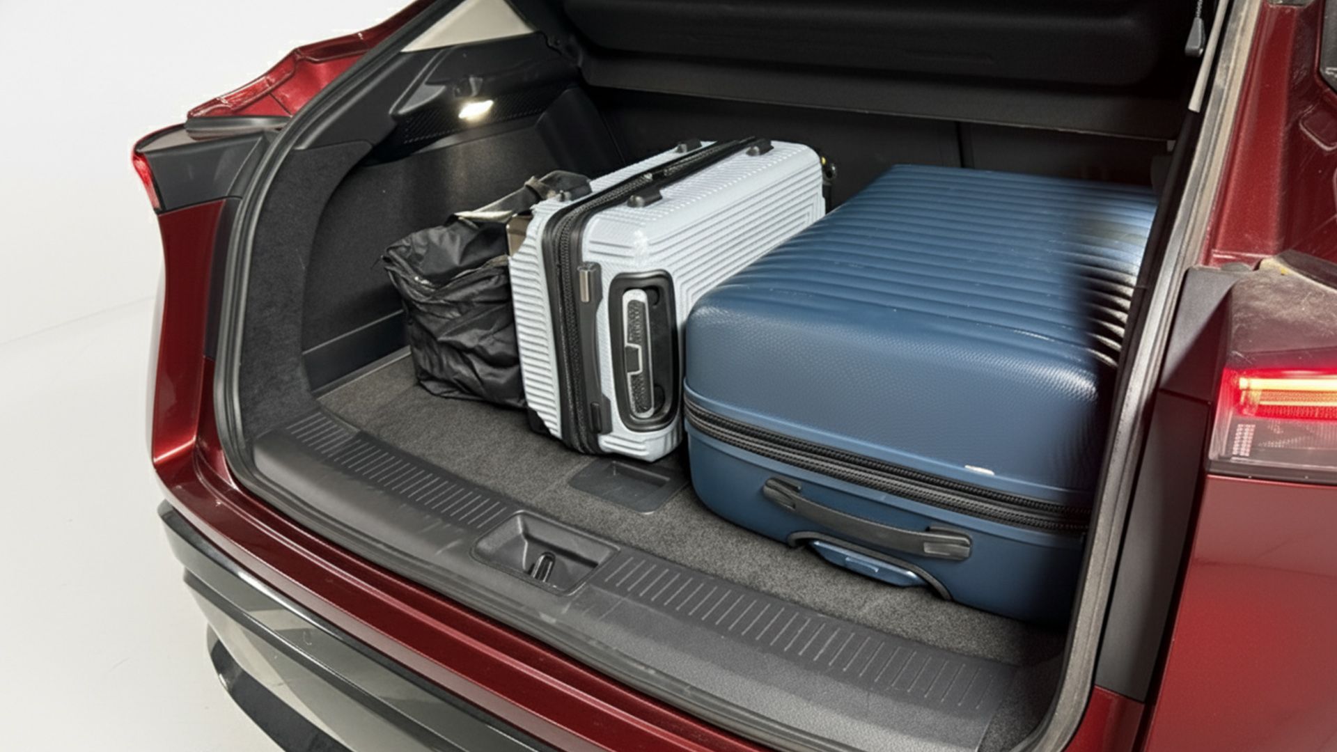 ARIYA ADVANCE E-4ORCE - Nissan Ariya burgundy boot copy.jpg