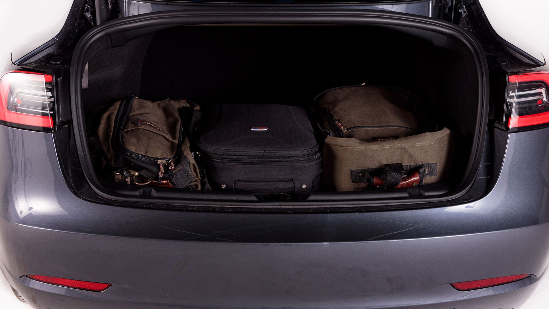 MODEL 3 E - Tesla Model 3 boot copy.jpg